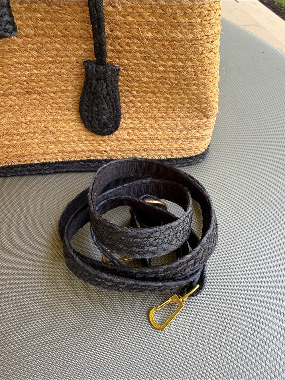 Woven Straw Birkin Style Purse with Navy Trim/Accents and Gold tone hardware. - Picture 6 of 10